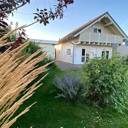 Dom wakacyjny Haus Am Mit Privatstrand, Kamin Und Sauna Lobnitz (Saxony)